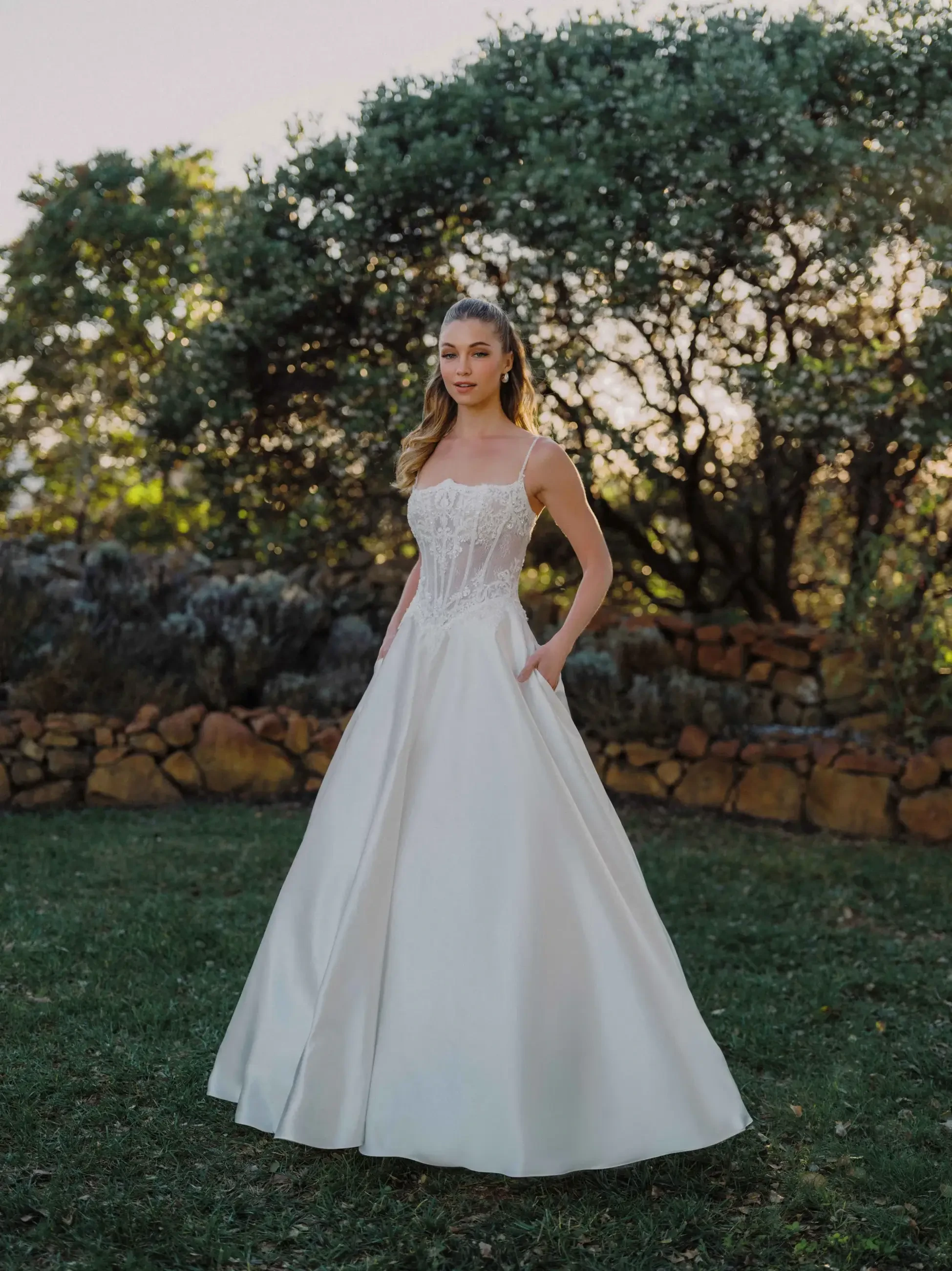 How to Choose a Dress for a Summer Wedding Image