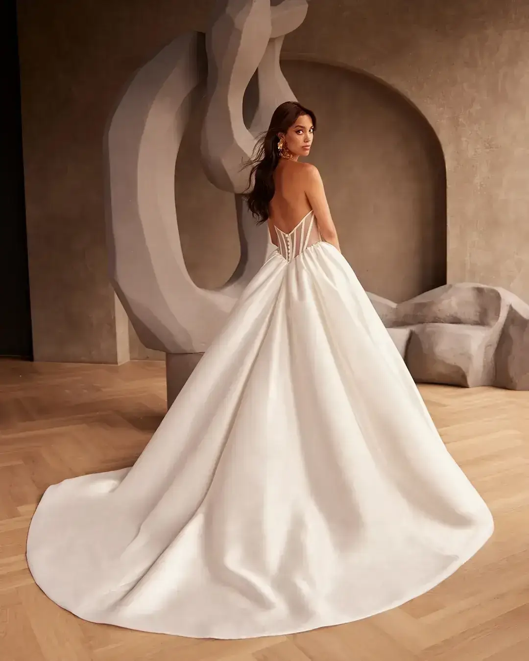 Drama from Every Angle: Show-Stopping Gowns with Stunning Backs Image