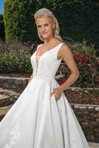 Casablanca Bridal Vivian #1 thumbnail