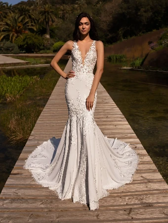 Pronovias Sale Alcyone #2 Off White/Crystal thumbnail