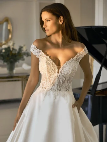 Pronovias Sale Charleston #3 Off White/Nude thumbnail