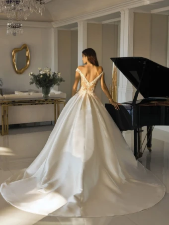 Pronovias Sale Charleston #1 Off White/Nude thumbnail