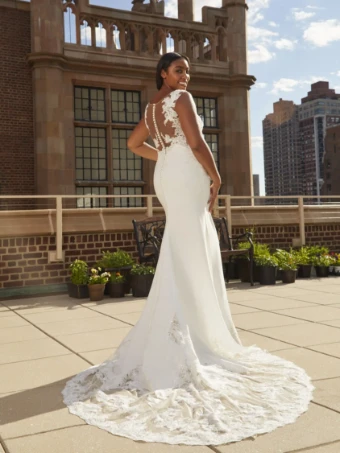 Pronovias Sale Waitomo #2 Off White/Nude thumbnail