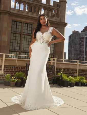 Pronovias Sale Waitomo #4 Off White/Nude thumbnail